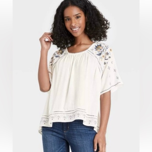 Knox Rose Tops - Knox Rose gorgeous embroidered top